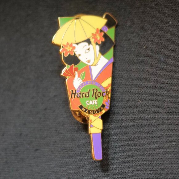 NEW Hard Rock Cafe NAGOYA 2001 Happy New Year PIN Hagoita Racket Geisha PIncraft - Picture 1 of 4